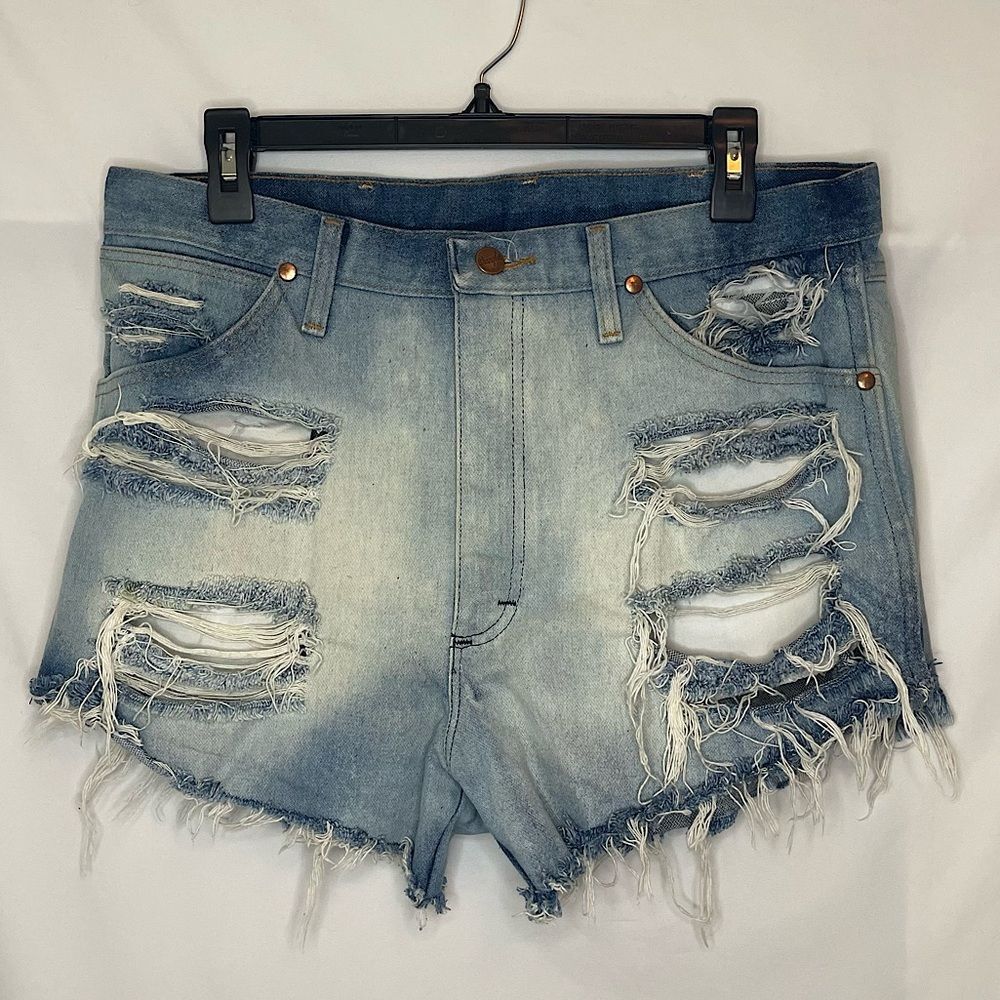 Wrangler Women’s Size 34 Distressed High Rise Denim Jean Shorts Ripped